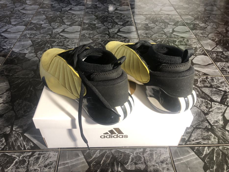 Adidas volume 7.