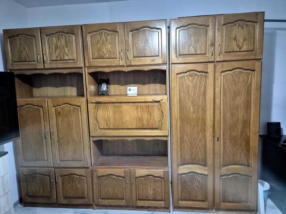 Mobila din lemn masiv