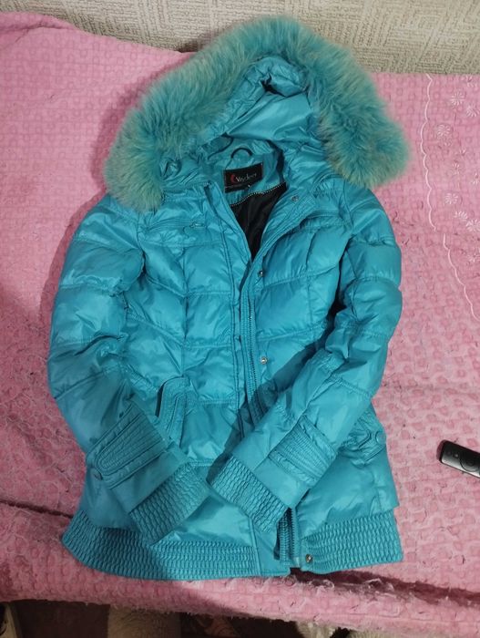 Продаю женскую зимнюю куртку