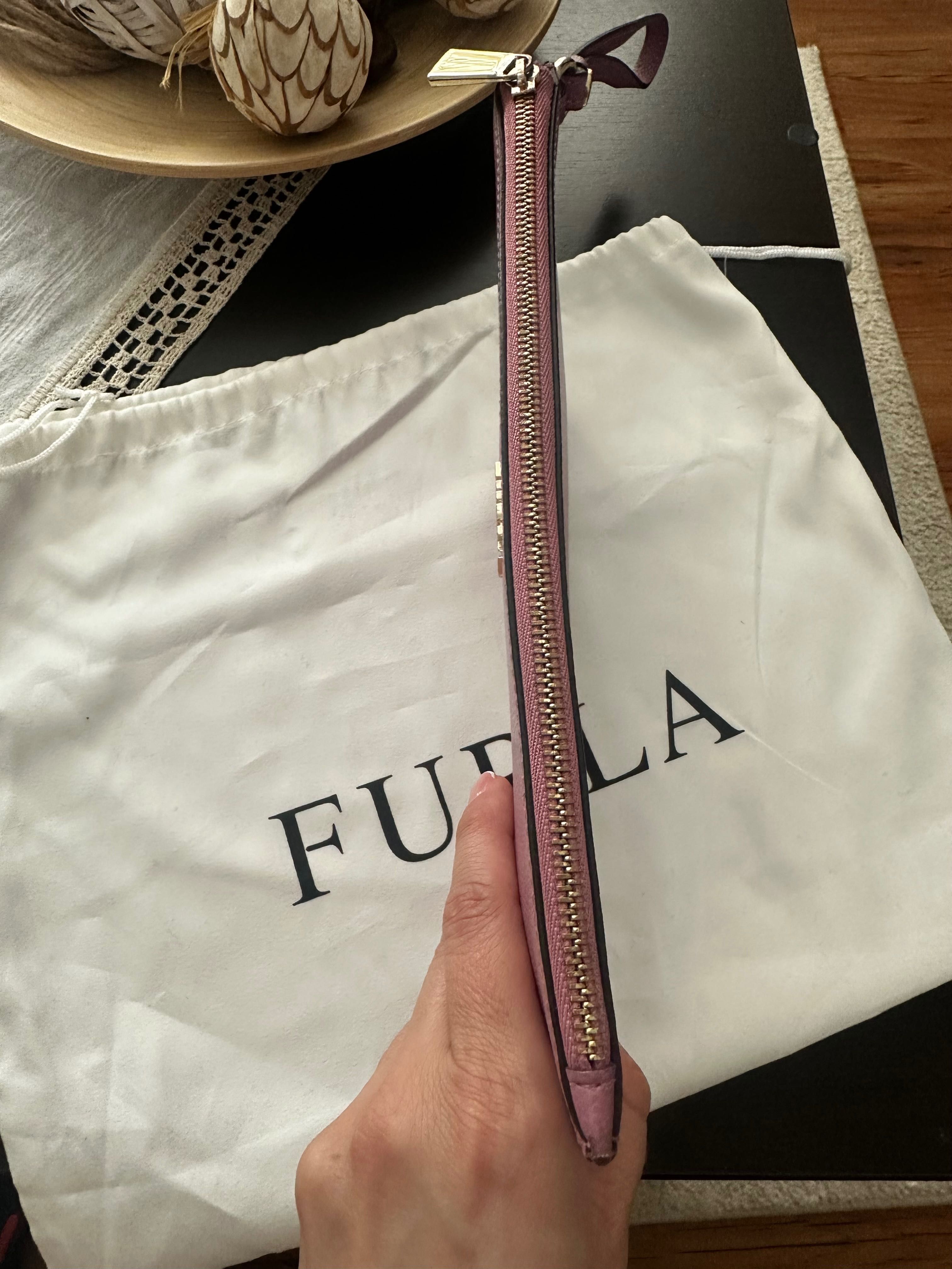 Продавам клъч Furla