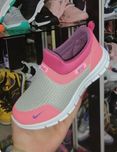 Nike sketchers dlya devochek