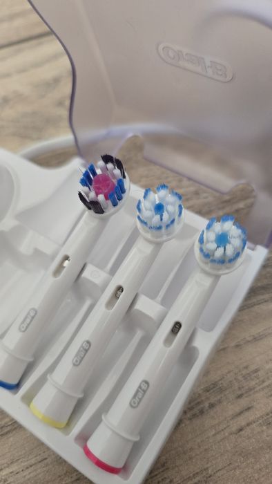 Електрическа четка за зъби Braun Oral B Genius 9000