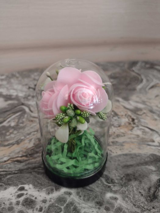 Diverse aranjamente și lumânări din ceară