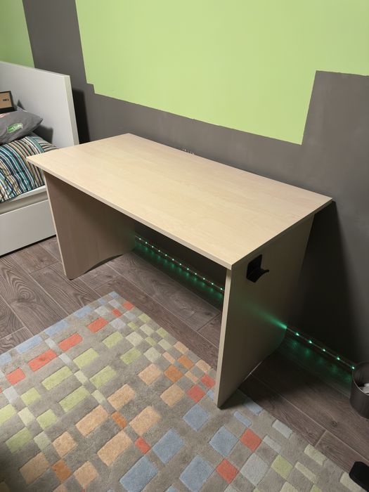 Бюро, скрин и холна маса