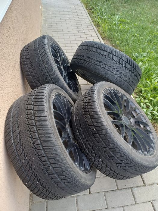 Vând 4 jante cu cauciucuri