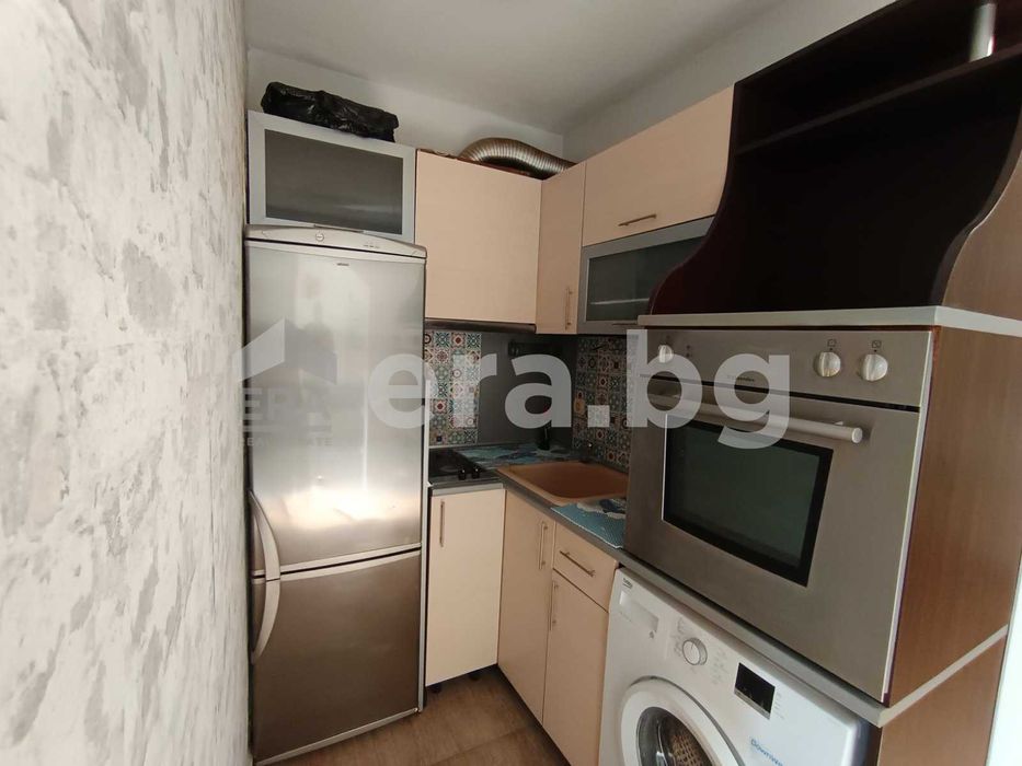 Продава се Тристаен апартамент в Варна, Конфуто - 74 кв.м за 2107 €/кв.м - Снимка #2