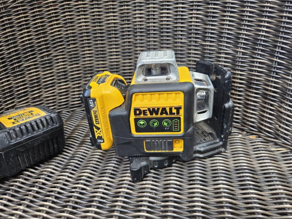 Nivela laser 360 grade DeWalt DC089G 12 linii verzi