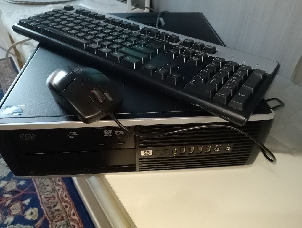 Продавам компютър HP
