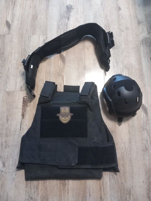 Vesta,casca,centura și masca