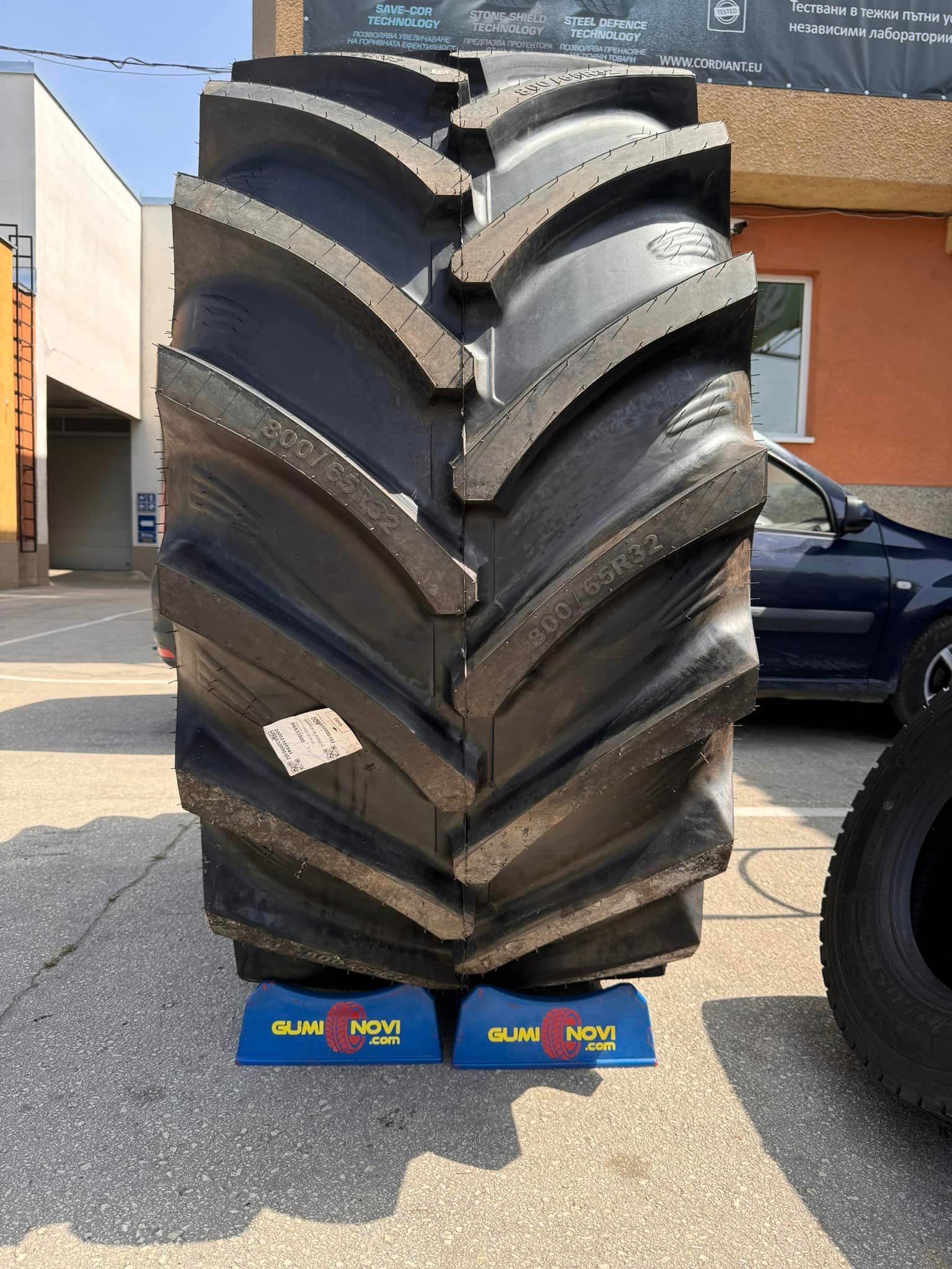 Предни гуми за комбайн  800/65R32 (30.5LR32) OZKA AGRO10