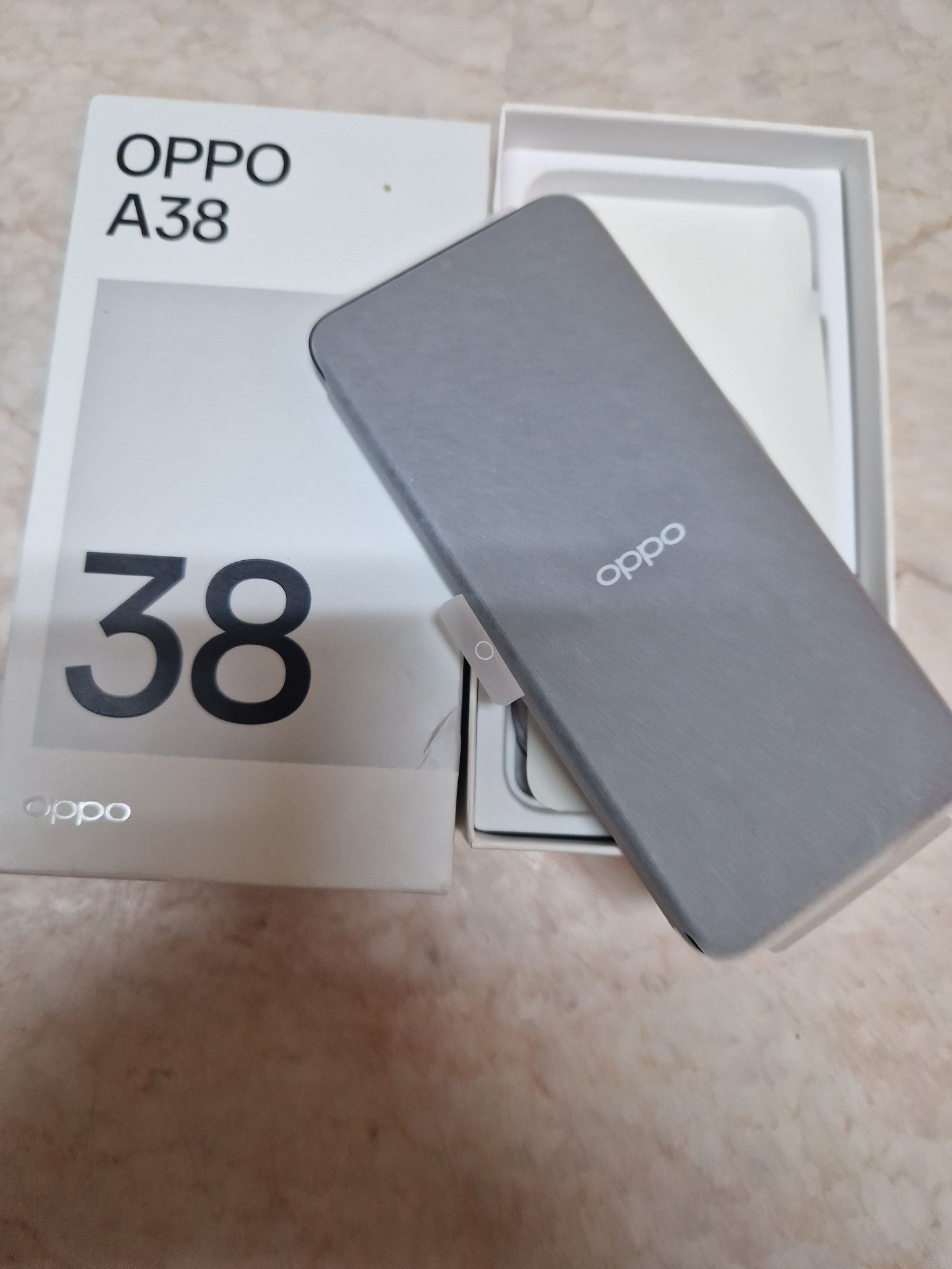 Vând telefon OPPO A38