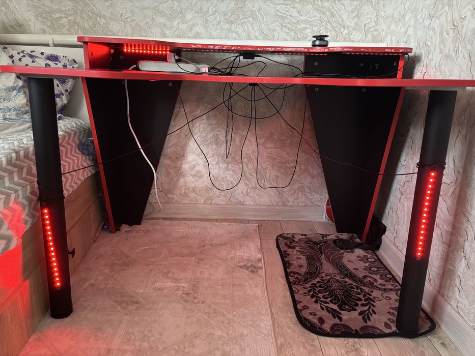 Продается стол игровой