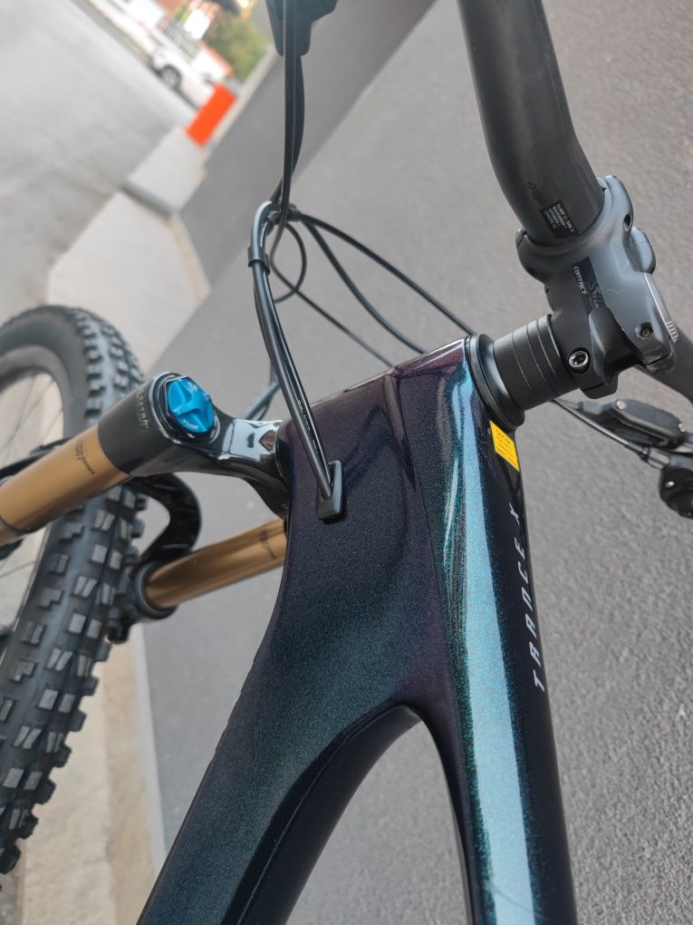 Нов Карбонов Велосипед 29" Giant 1х12 Sram Gx Fox Valve Live Bluetooth