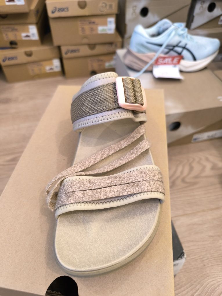 Нови Оригинални  дамски сандали Merrell , налични номера 40/41/42