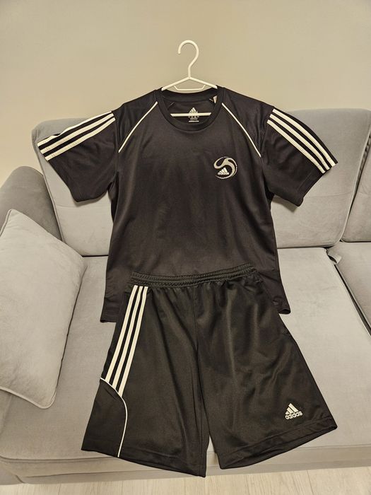 Tricou și șort Adidas mărime L