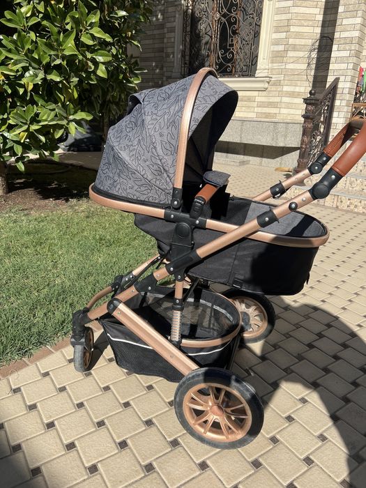 Коляска отличного качества в хорошем состоянии