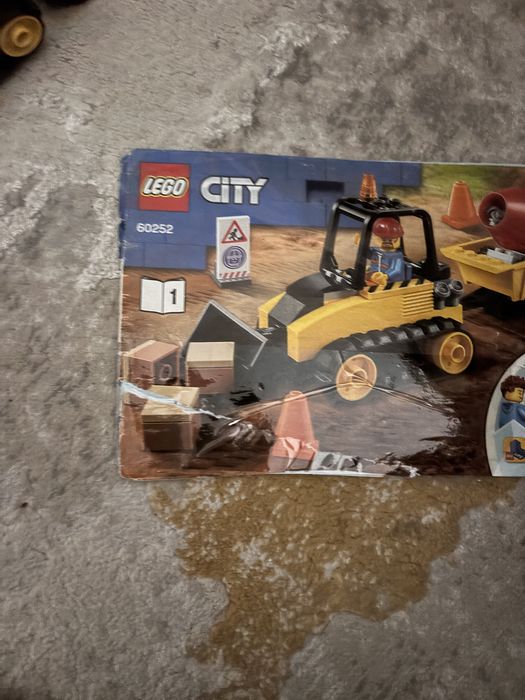 lego 60252 , 126 piese in stare foarte buna