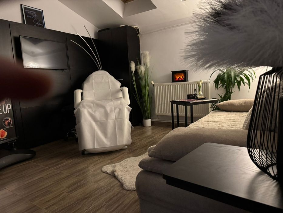 Închiriez camera pretabila pentru, extensii de gene ,manichiura.