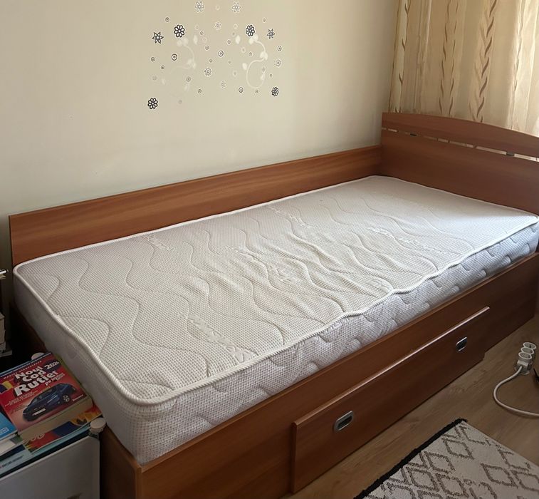 Pat de o singură persoana