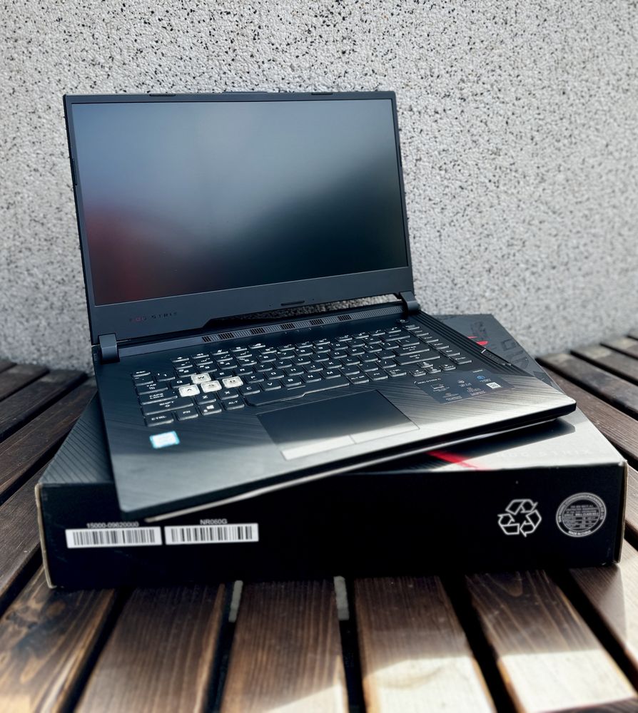 Solamanet Vinde: Laptop Asus Rogue Strix Intel 7-9750h