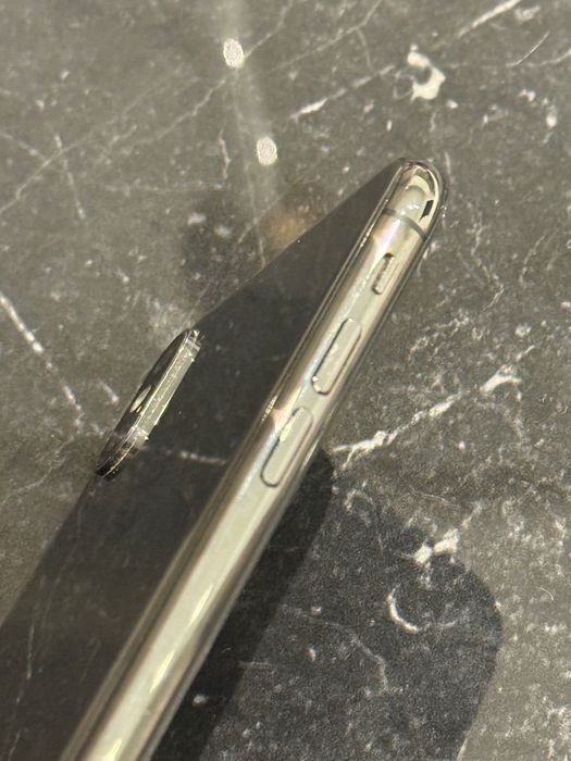 Продавам iPhone X 64GB - Отлично състояние, батерия 98%