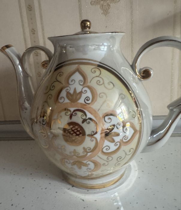 Сувенирныйогромныйчайник