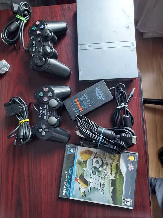Ps2 slim,cu 2 manete + joc