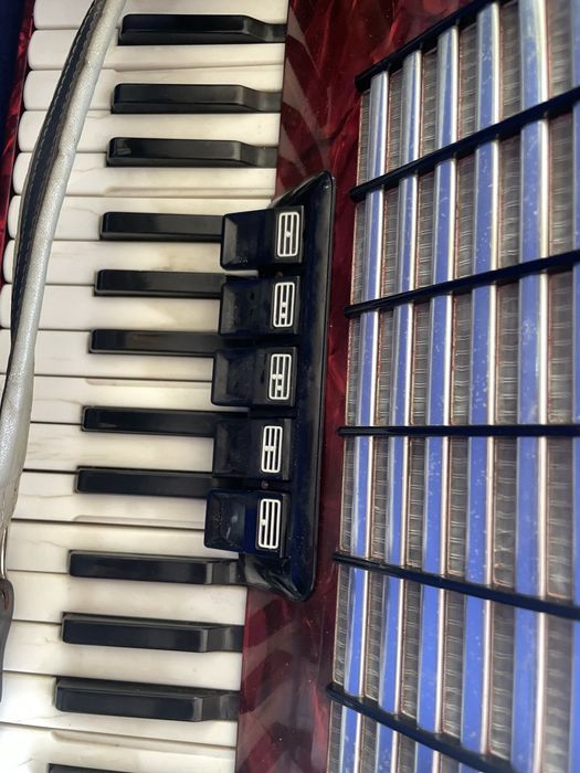 Super oferta Vand acordeon nemtesc weltmeister stella 80 basi