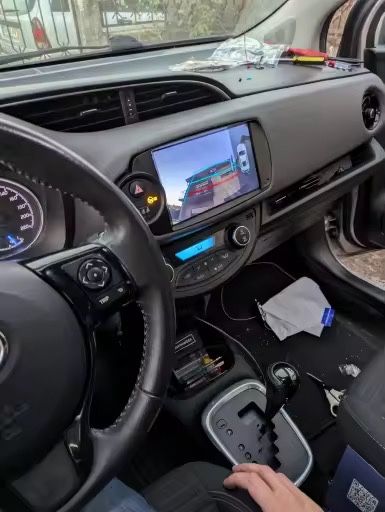 Navigatie dedicata Toyota Yaris, cu android si CarPlay