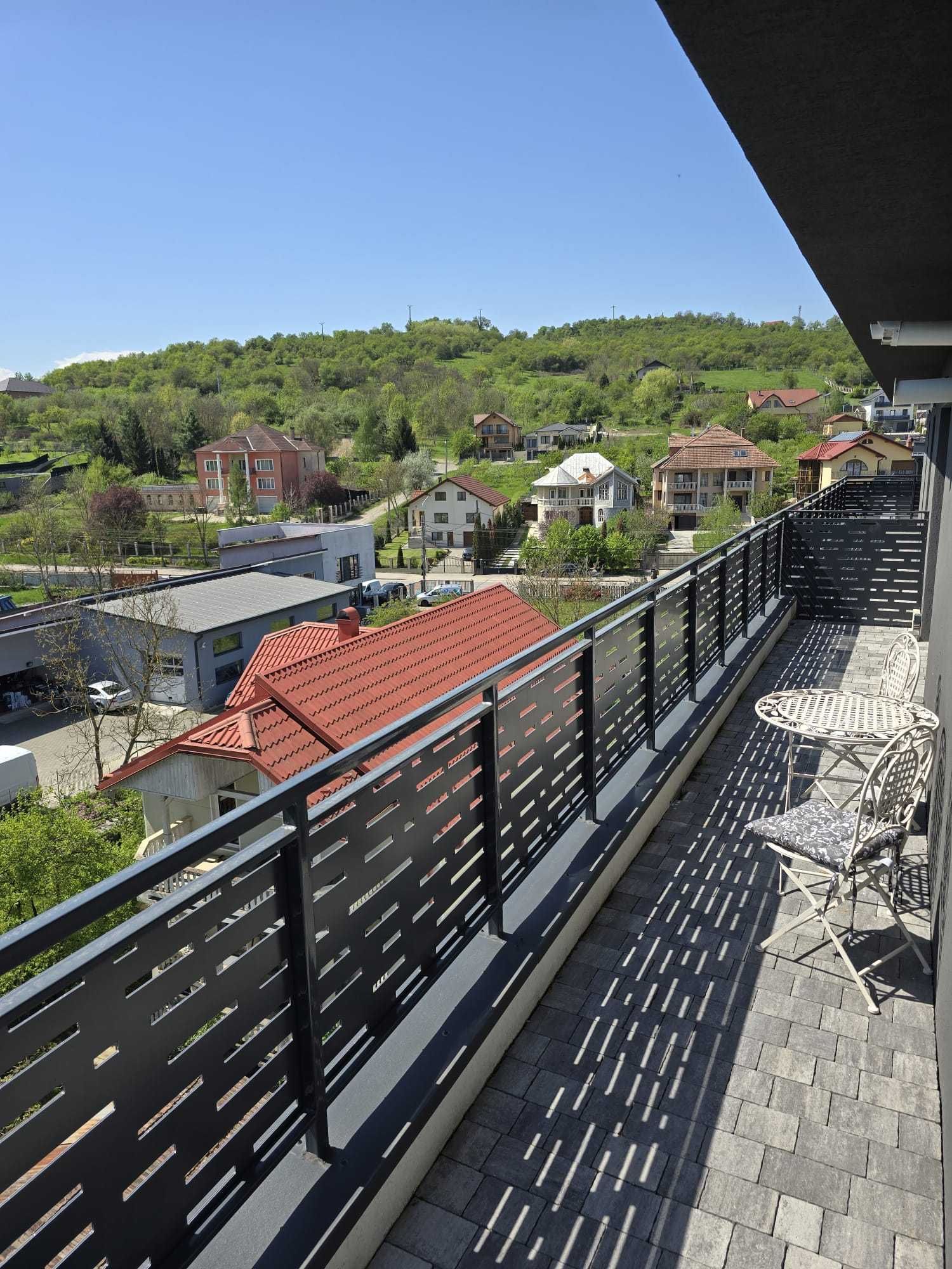Închiriez apartament 3 camere,1 baie, terasa, parcare