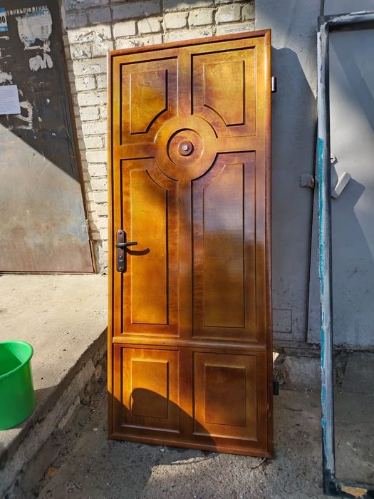 Продам металлический дверь входная