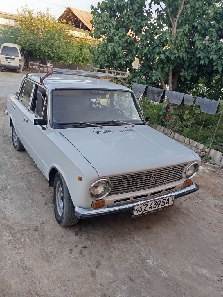 Mashina vaz 21011