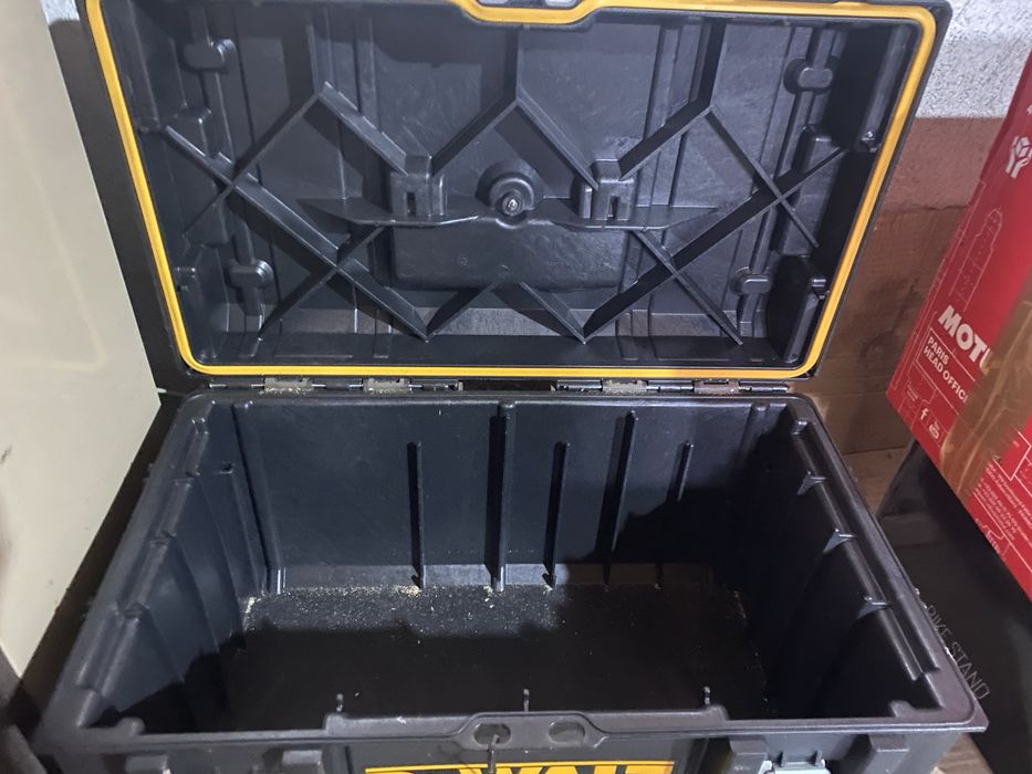 Чисто нов куфар Dewalt