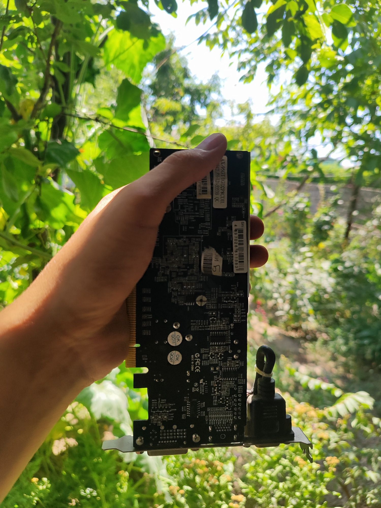 Продаю видеокарту Axle GeForce GT 210 512MB DDR3