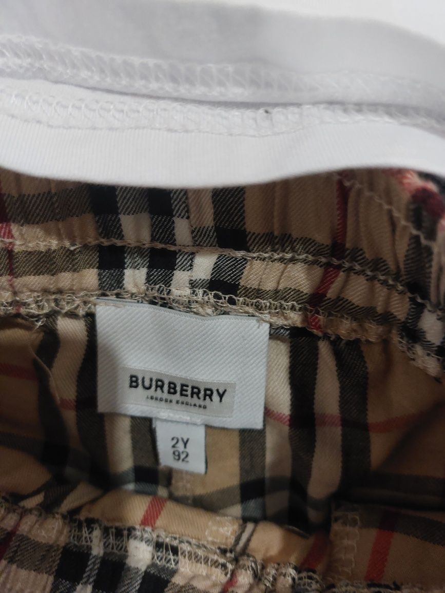 Продавам бебешки дрехи на Burberry и Jordan