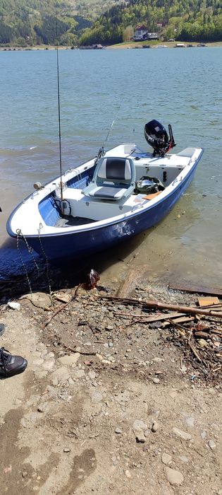 Ansamblu ,barcă,peridoc,sonar plus accesorii.