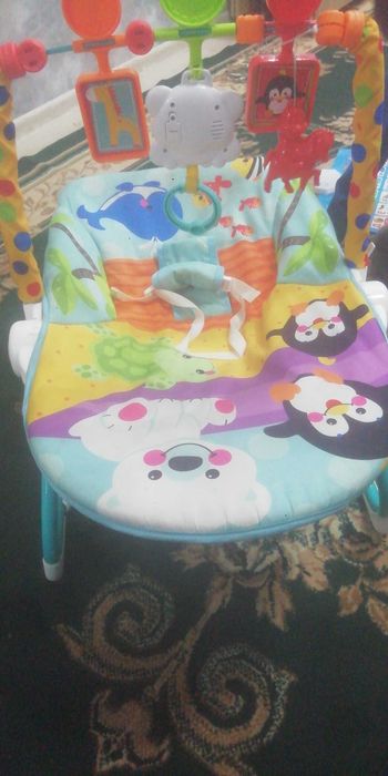 Шезлонг качалка почти новый только батареи пальчик торг есть