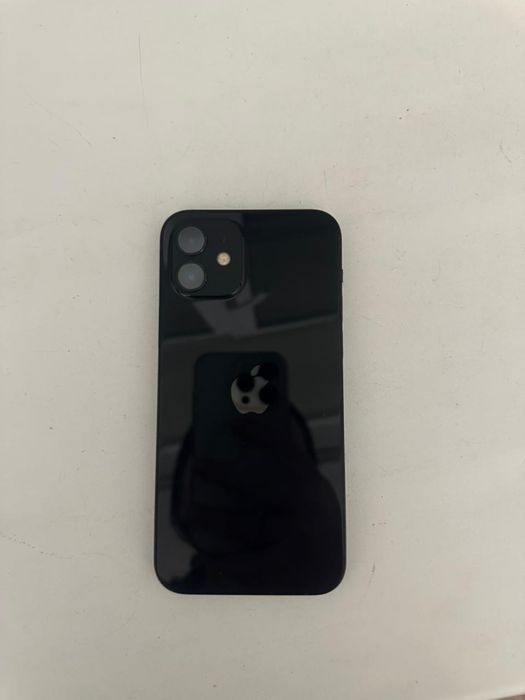 Продам телефон айфон 12