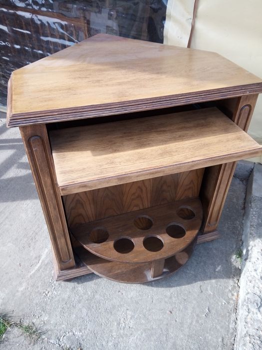 Vind comoda rustic pe colti tip bar