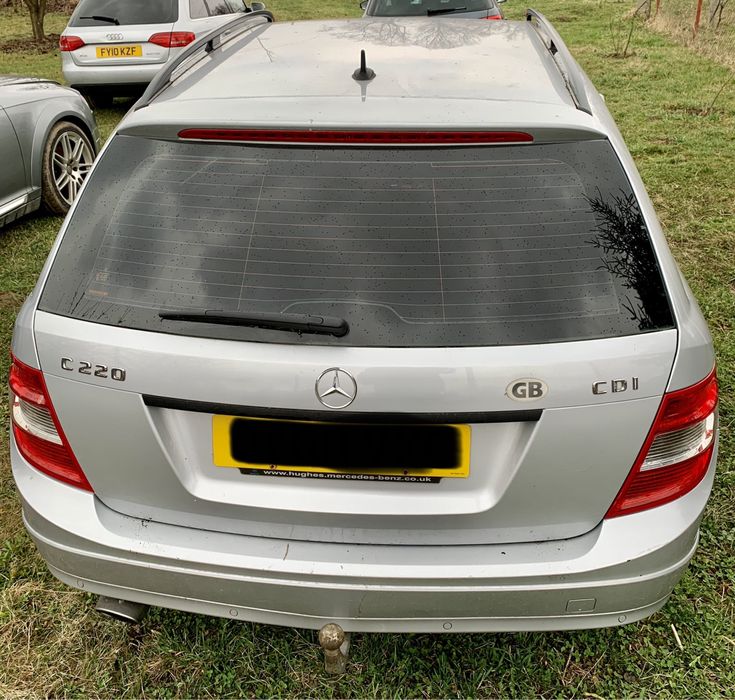 Dezmembrez mercedes w204 c220 2010