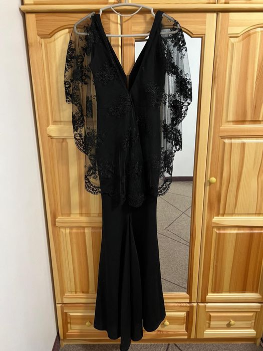 Черна рокля