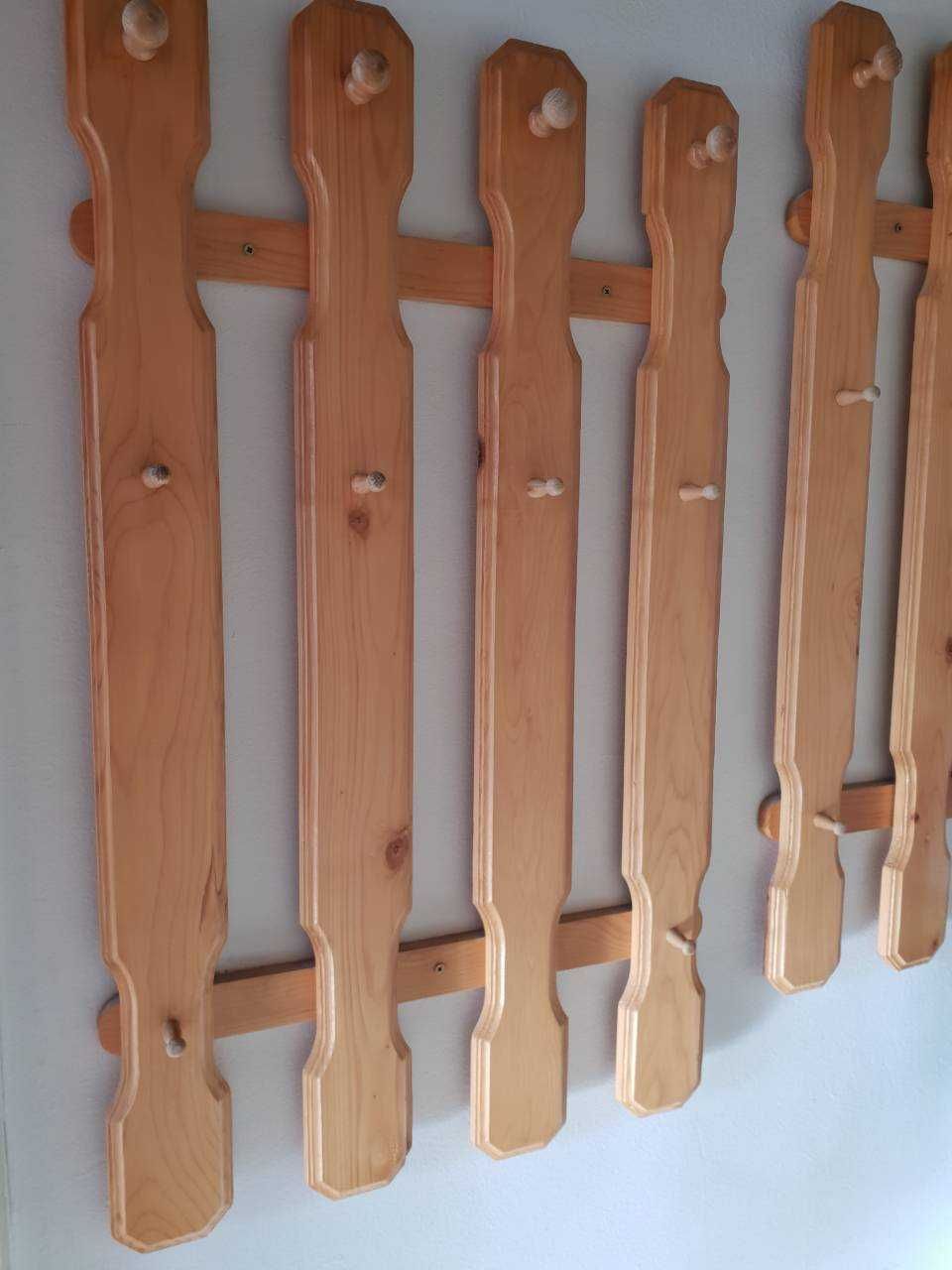 Дървени закачалки за стена
