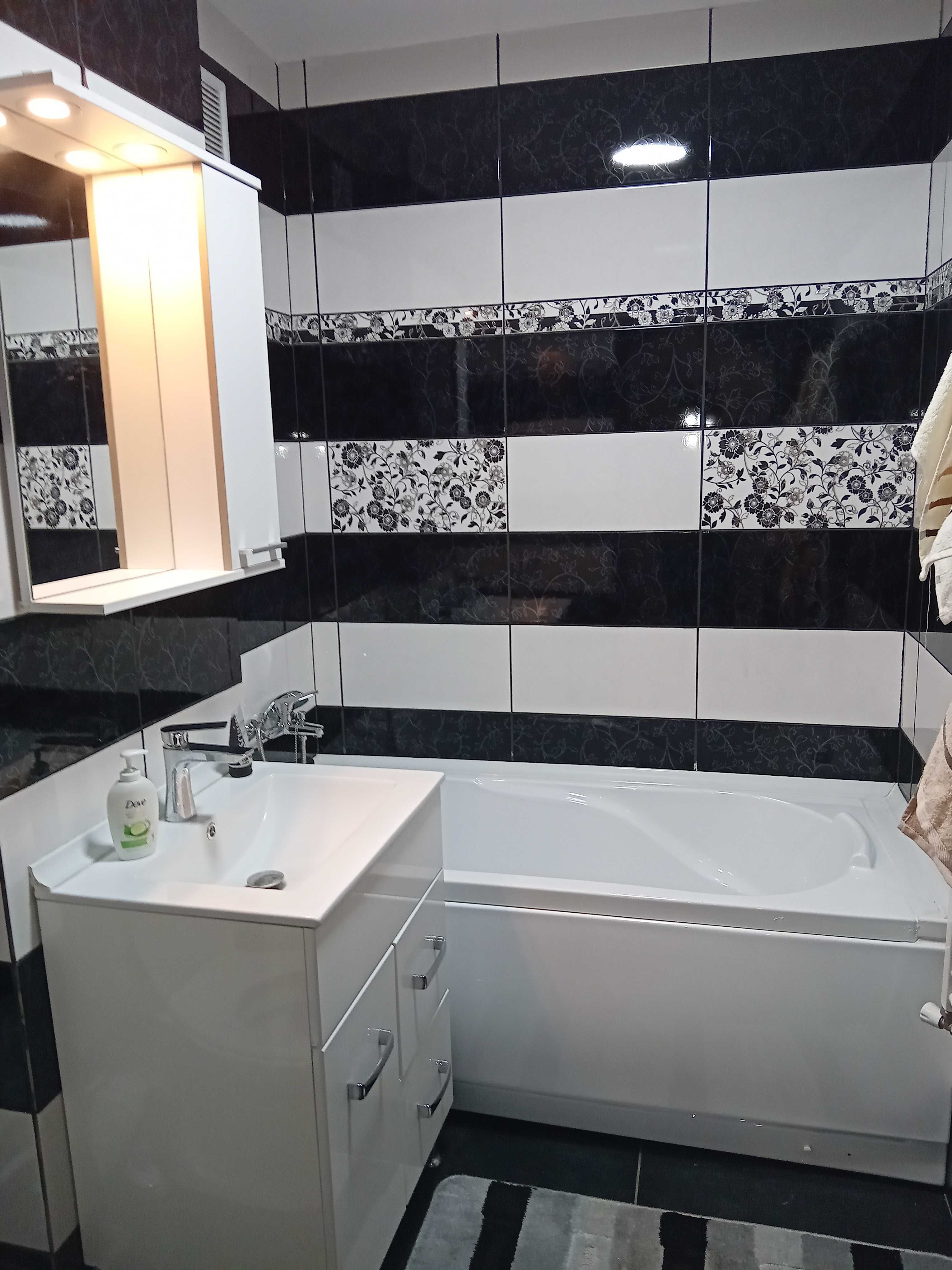 Vand apartament 3 camere, zona Spital