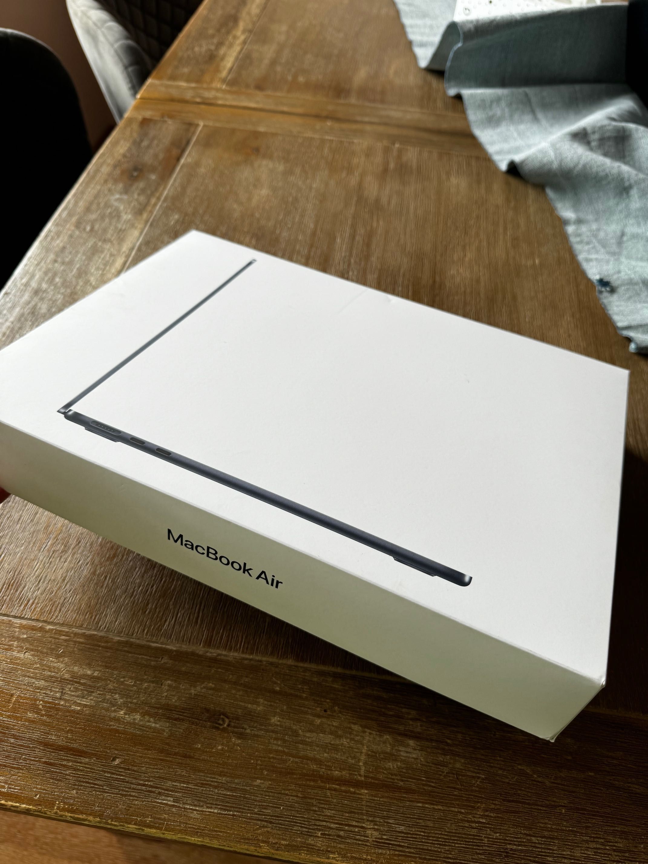 НОВ - APPLE MacBook Air 13,6" - M3 Chip
