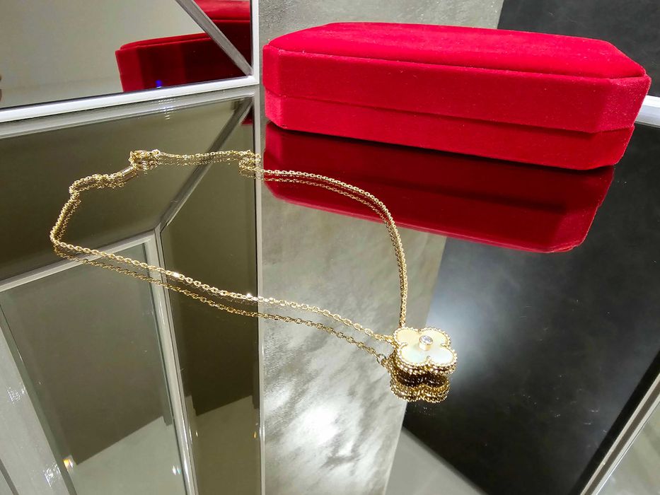 Van Cleef & Arpels VCA Rose Cream Mother of Pearl Diamond Clover Колие