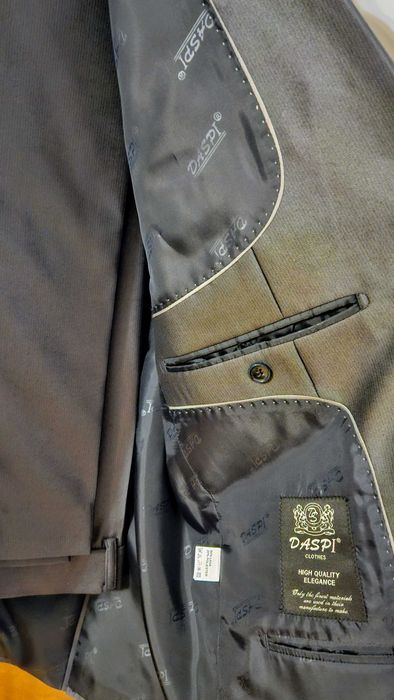 Costum elegant Daspi, 80% lână, ca nou!