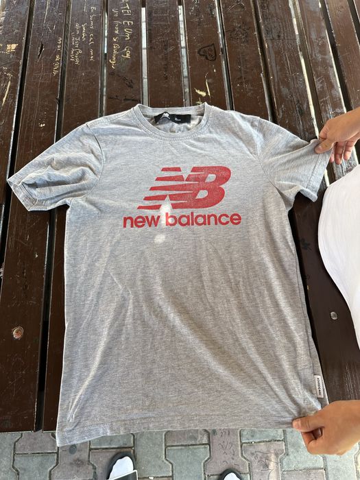 tricou new balance gri