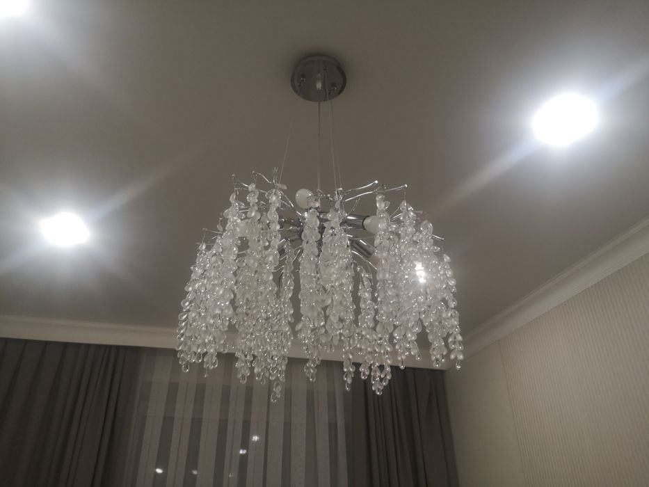 Продам люстру, диаметр 60 см