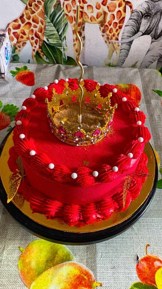 Torturi homebaked-tort cu coronita