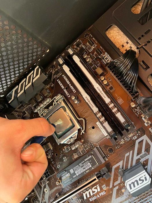 Repar si fac mentenanta laptop-urilor, pc-urilor si consolelor